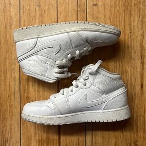 Jordan Air Retro 1 Mid